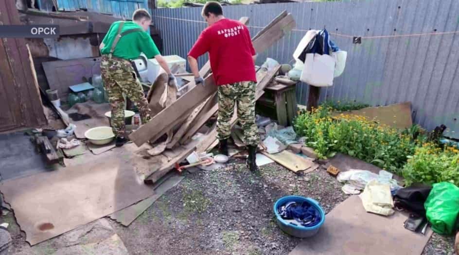 Республика ирекмәндәре Орск ҡалаһының 35 ғаиләһенә ташҡын эҙемтәләрен бөтөрөргә ярҙам итте