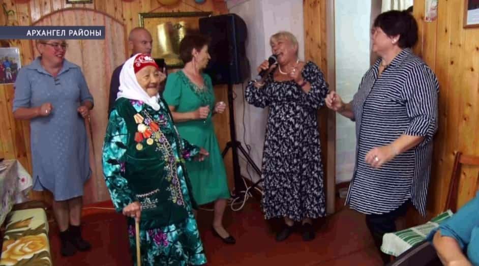 Архангел районы Абҙан ауылында йәшәүсе бер быуатлыҡ ғүмер байрамын ҡаршыланы