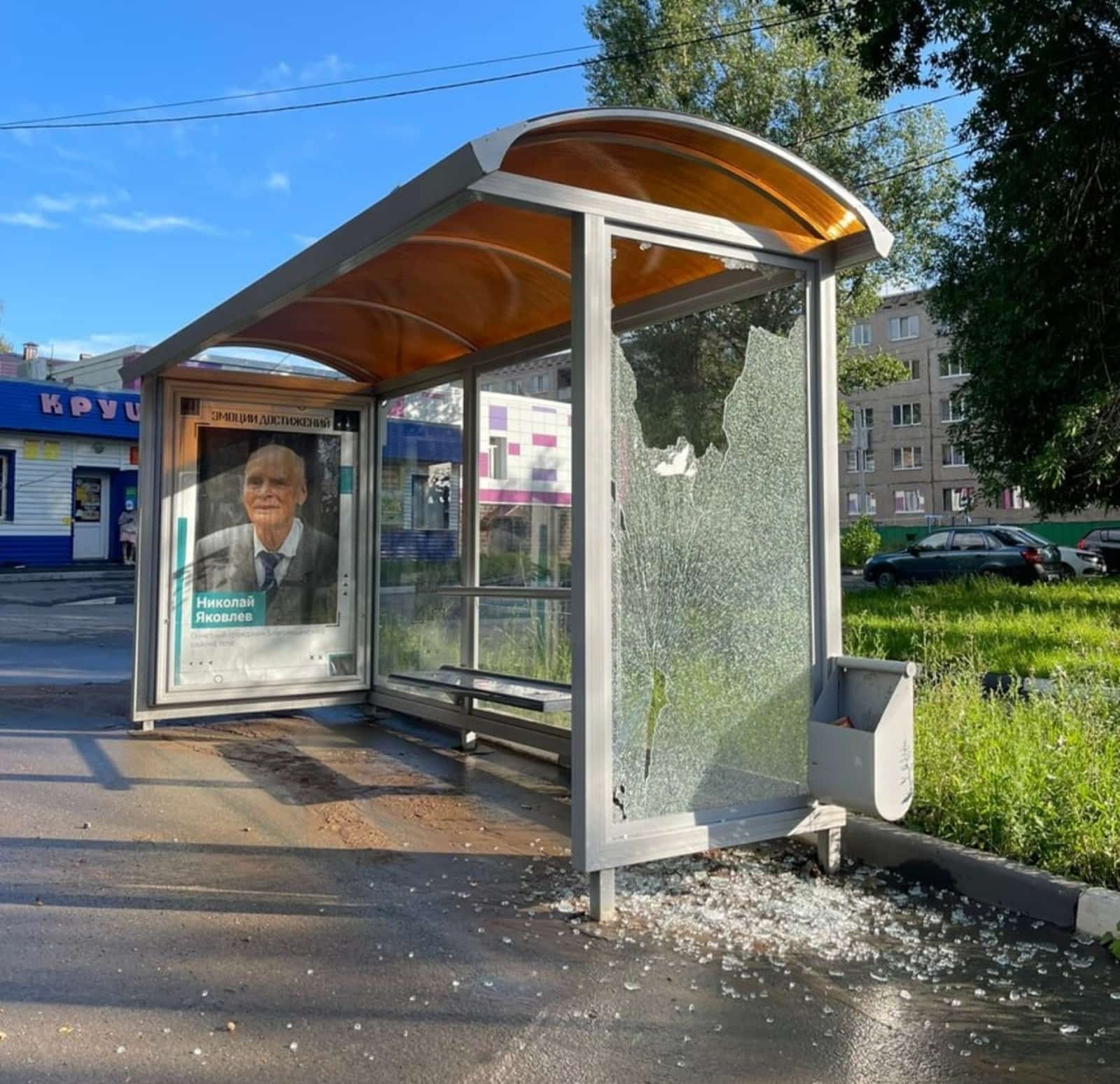 Благовещен районында вандалдар арҡаһында автобус туҡталыштарына быяла ҡуйылмай