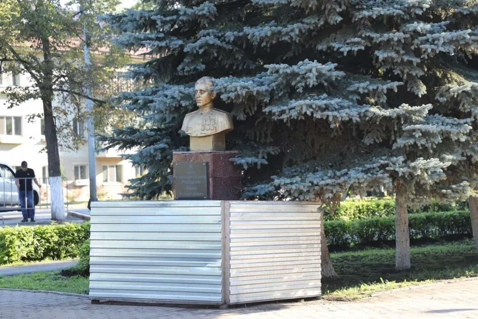 Өфөлә 112-се кавалерия дивизияһы скверы төҙөкләндерелә