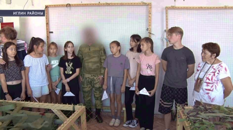 Иглин районында йәшәүсе балалар махсус хәрби операцияла ҡатнашыусы яугир менән осрашты