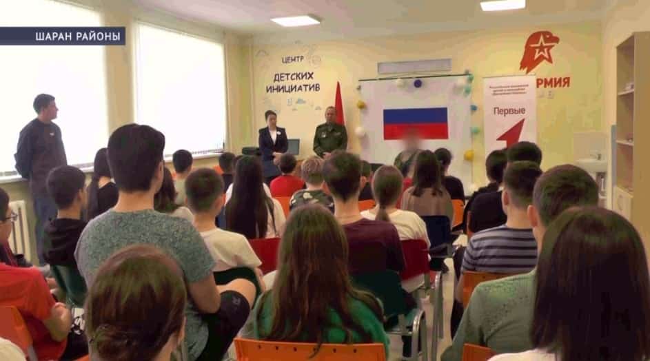 Шаран ауылында мәктәп лагеры тәрбиәләнеүселәре махсус хәрби операцияла ҡатнашыусы менән осрашты
