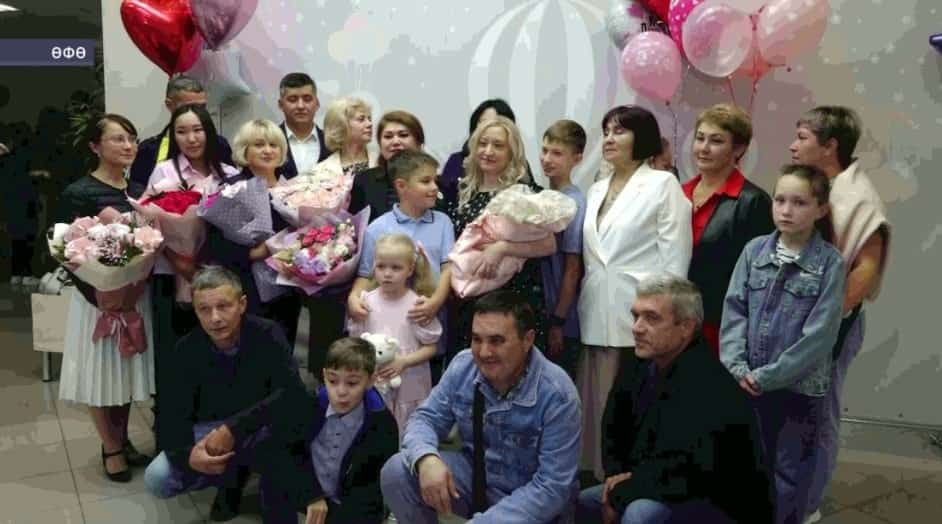 Өфөлә махсус хәрби операцияла һәләк булған яугирҙың ҡатыны менән сабыйын ҡаршы алыу тантанаһы үтте