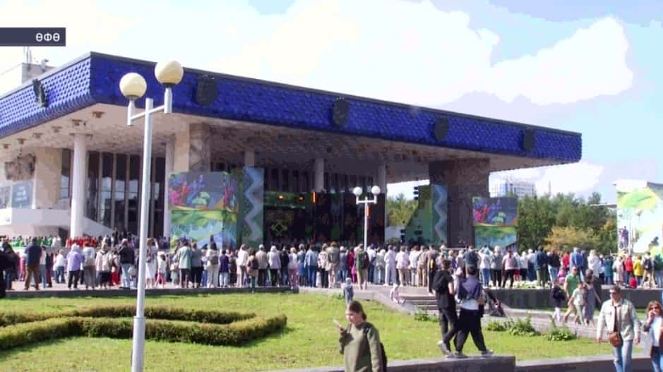Өфө юбилейы уңайынан Рус драма театры алдында байрам фестивале асылды