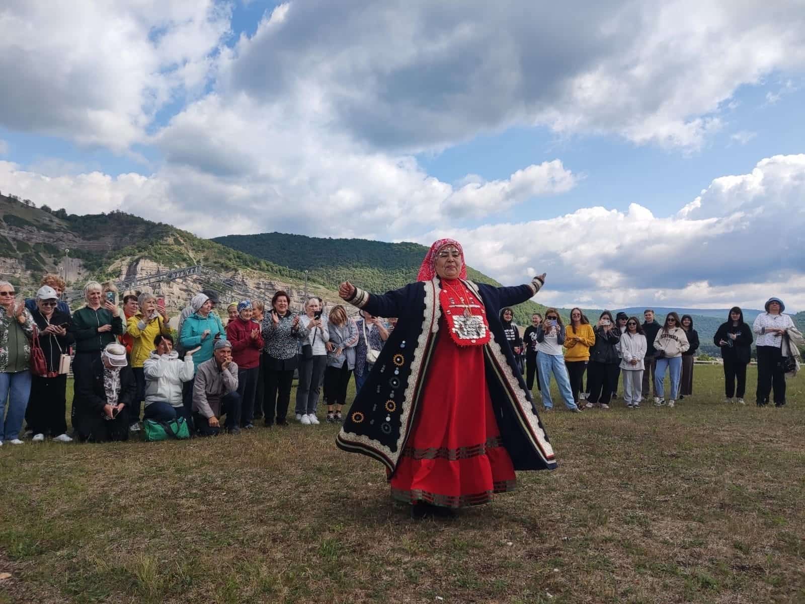 Радий Хәбиров: "Оҙаҡ  һәм лайыҡлы  йәшәргә  кәрәк"