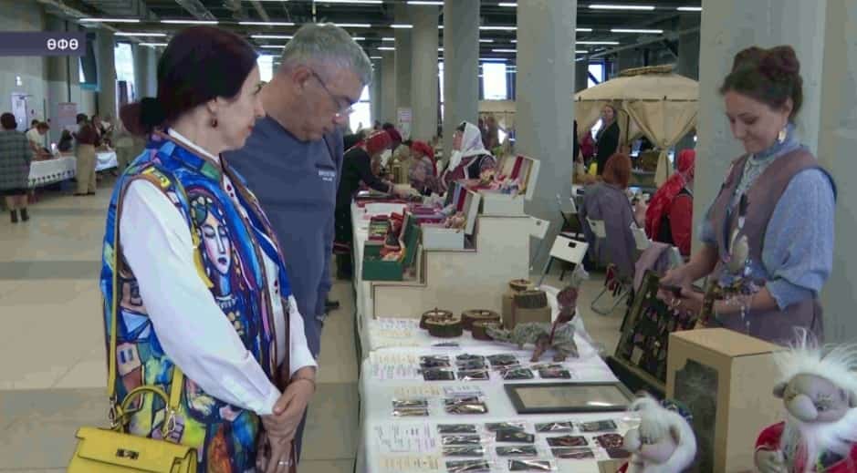 Өфөлә оҫталар республика төрлөлөгөн сағылдырған үҙенсәлекле сувенирҙар тәҡдим итте