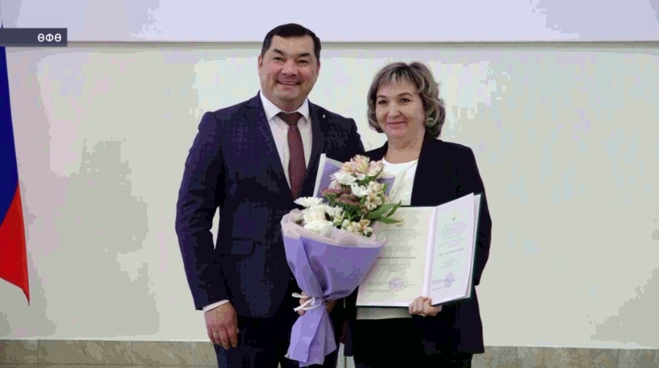 Республикала һөнәри байрамдары алдынан иң яҡшы уҡытыусылар билдәләнде