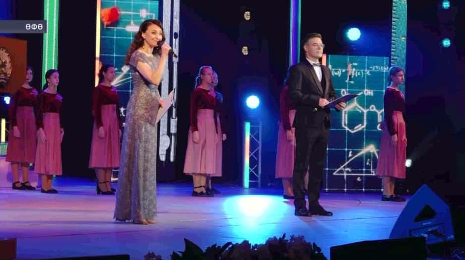 Өфөлә һөнәри байрамдары уңайынан бер төркөм уҡытыусылар тәбрикләнде