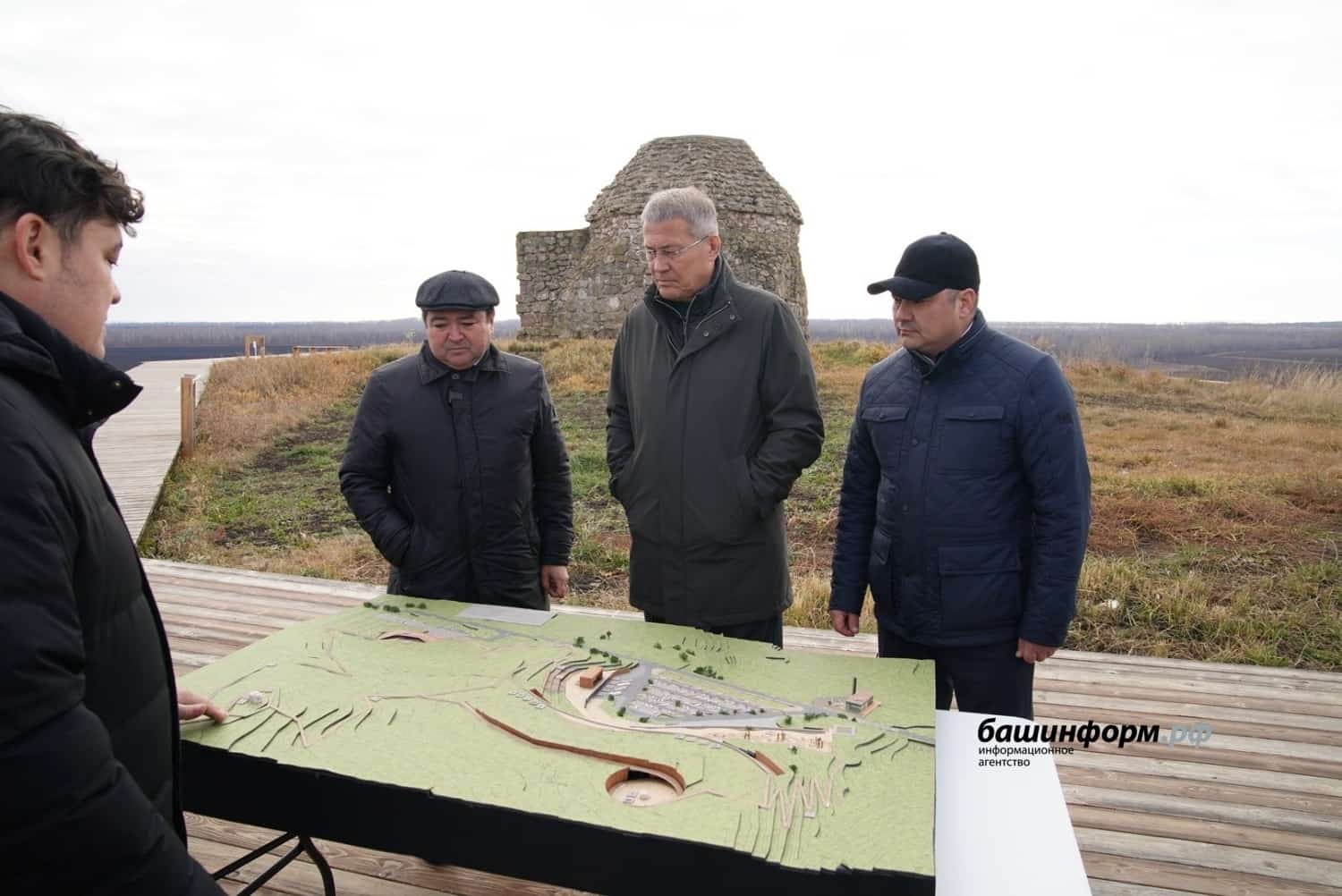 "Турахан" мавзолейы янында туристик комплекс булдырыла