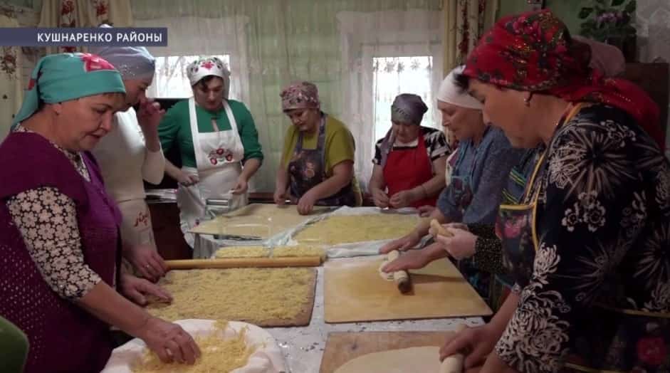 Кушнаренко районы Мәмәк ауылы ҡатын-ҡыҙҙары алғы һыҙыҡтағы яугирҙарға аҙыҡ-түлек ебәрә