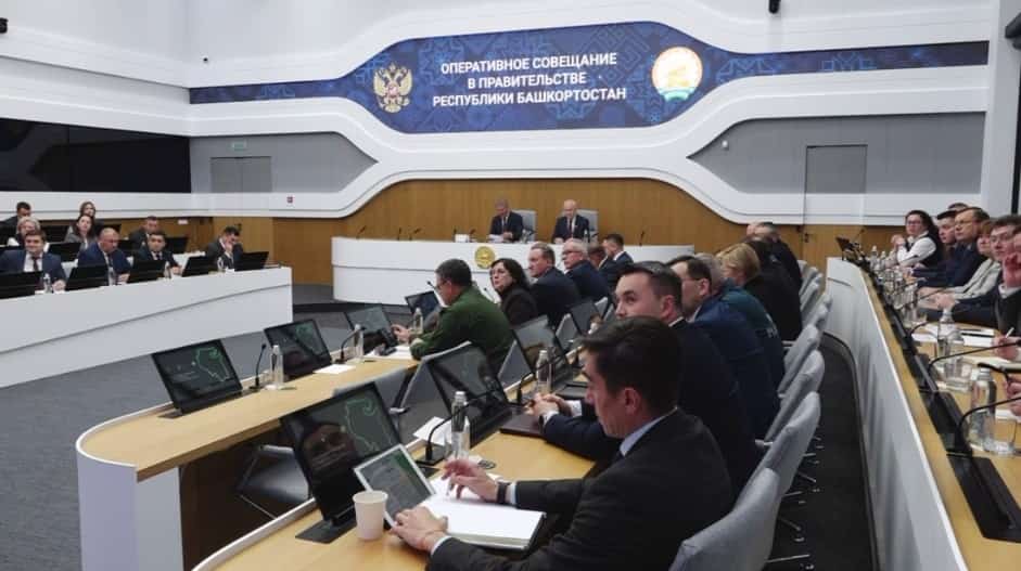 Радий Хәбиров чиновниктарға МХО осоронда яңы йыл корпоративтарын уҙғарыуҙан баш тартырға саҡырҙы