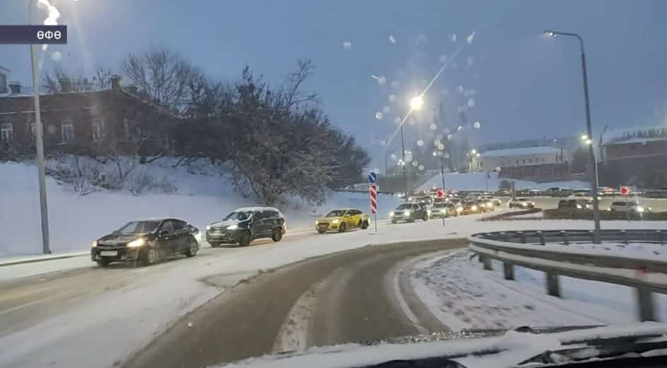 Өфө урамдарында 10 баллы автомобиль тығындары теркәлде