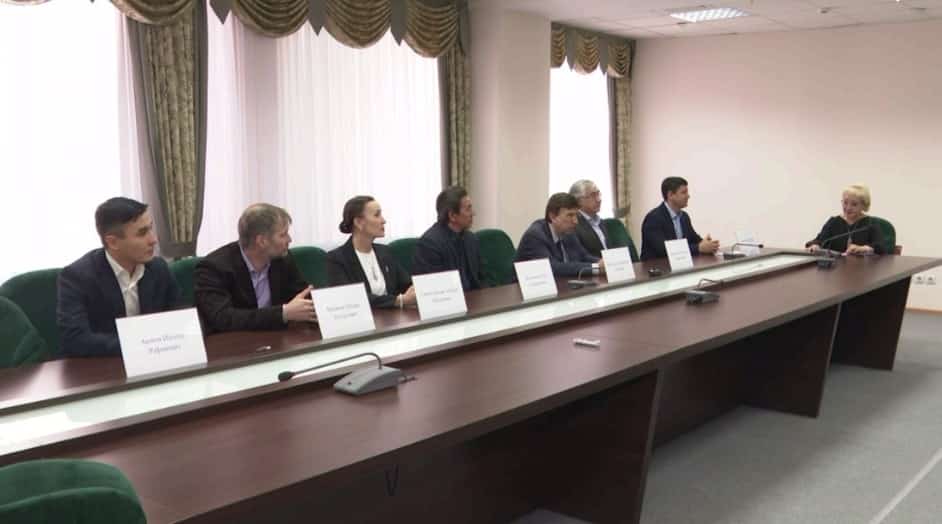Өфөлә Фәйзи Ғәскәров менән «Лезгинка» бейеү ансамблдәре сығыш яһай