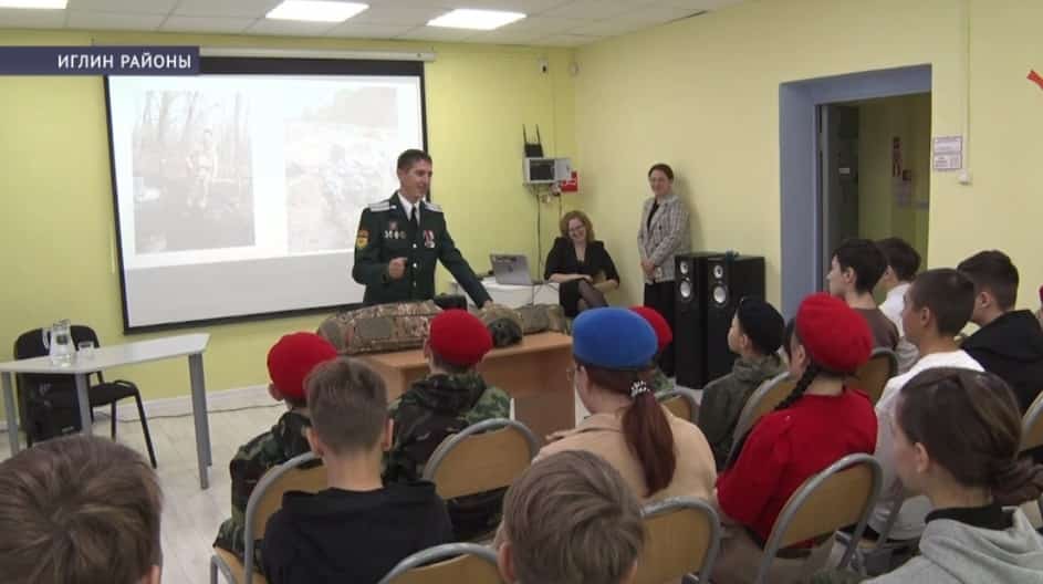 Махсус хәрби операция яугирҙары отпуск мәлендә урында йәшәүсе мәктәп уҡыусылары менән осраша