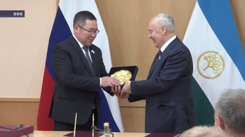 Башҡортостан һәм Алтай республикалары парламенттары хеҙмәттәшлек тураһында килешеүгә ҡул ҡуйҙы