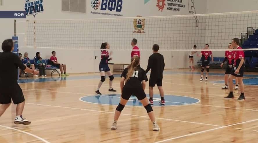 Өфөлә ойошма һәм учреждение хеҙмәткәрҙәре араһында волейбол буйынса турнир үтте