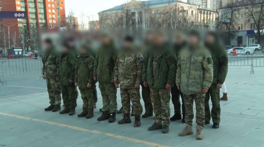 Ялға ҡайтҡан хәрбиҙәр «Өфө-Арена» боҙ һарайы алдындағы майҙандан йәнә Донбасҡа юлланды