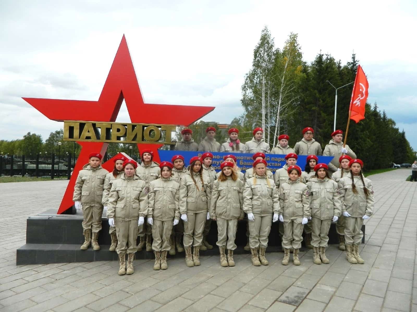Уҡыусылар ветеран-яугир менән осрашты