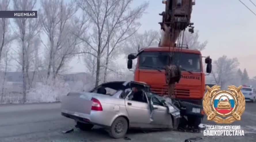 Дәүләт автоинспекцияһы хеҙмәткәрҙәре Ишембайҙа үлемесле авария сәбәптәрен асыҡлай