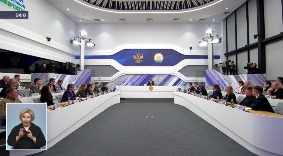 Радий Хәбиров «Тура бәйләнеш» ваҡытында 65 һорауға яуап бирҙе