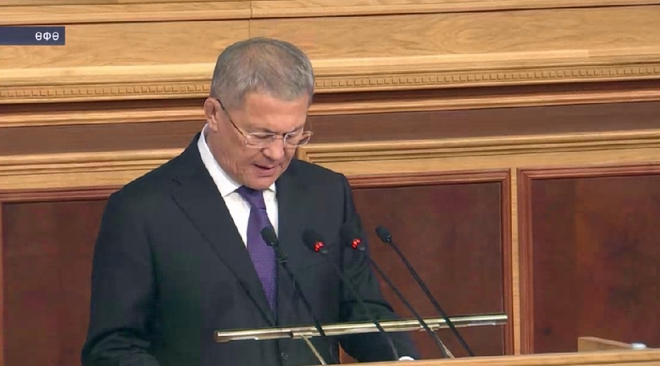 Радий Хәбиров Дәүләт Йыйылышы-Ҡоролтай депутаттары алдында йыллыҡ мөрәжәғәтнамә менән сығыш яһаны