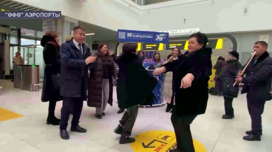 Өфө 6-сы Бөтә донъя башҡорттары ҡоролтайы съезы делегаттарын ҡаршылай