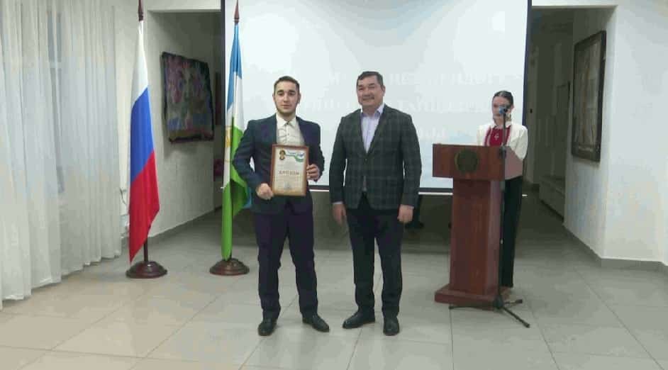 Өфөлә Аҡмулла стипендияһы таныҡлығын тапшырылды