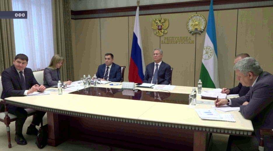 Радий Хәбиров юл хәрәкәте хәүефһеҙлеген тәьмин итеү буйынса хөкүмәт комиссияһы ултырышында ҡатнашты
