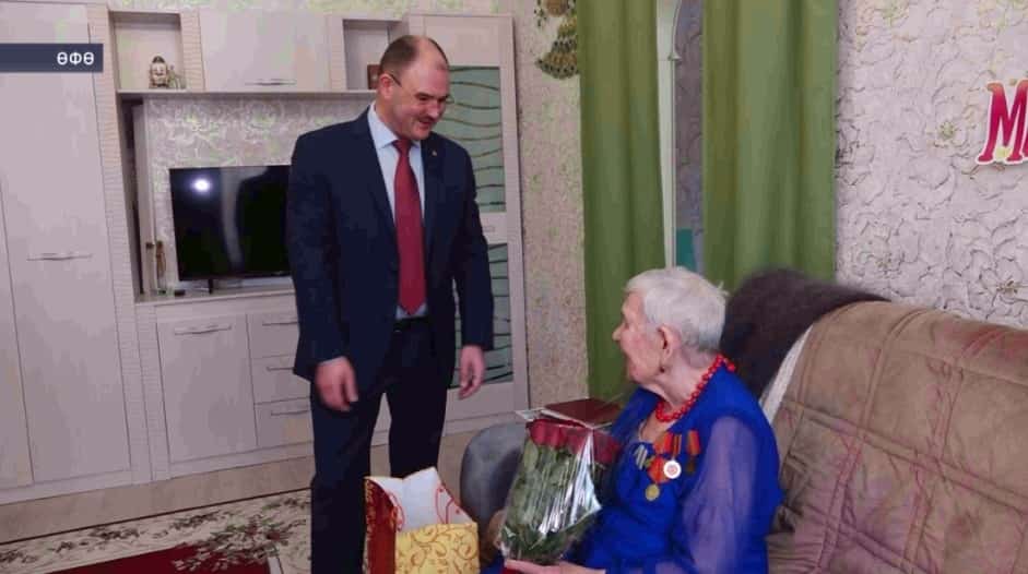 Өфөлә Алексей Касьянов Нәзиә Ишмөхәмәтованы 101 йәше менән тәбрикләне