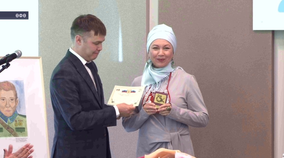 Билдәле шағирә Тамара Искәндәриә Рәсәй Яҙыусылар Союзының алтын Пушкин миҙалы менән бүләкләнде