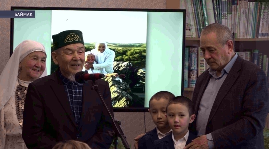 Билдәле шағир Әхмәр Үтәбаев яҡташтары менән осрашты