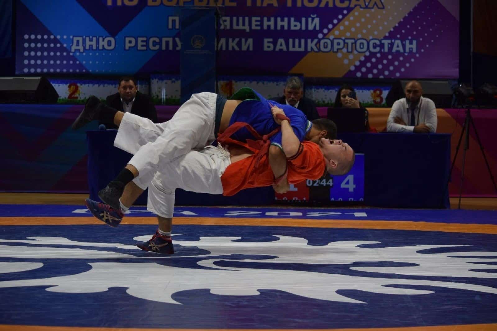 Бөгөн Өфөлә билбау көрәше буйынса ил беренселеге башланды