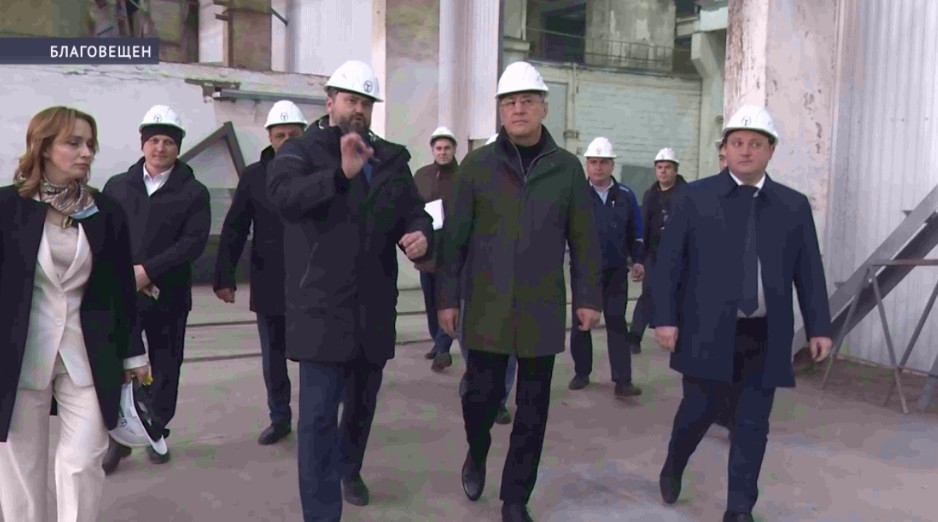 Төбәктә бизнесҡа ярҙам: Радий Хәбиров Благовещен эшҡыуарҙары менән осрашты