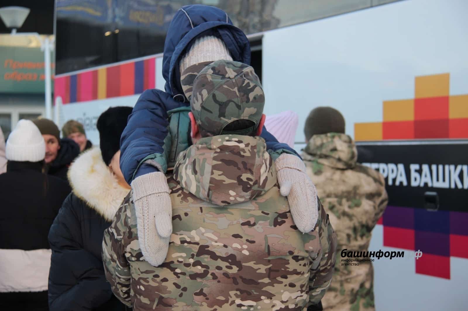 Бөгөн Өфөлә бер төркөм яугирҙар махсус хәрби операция биләмәһенә юлланды