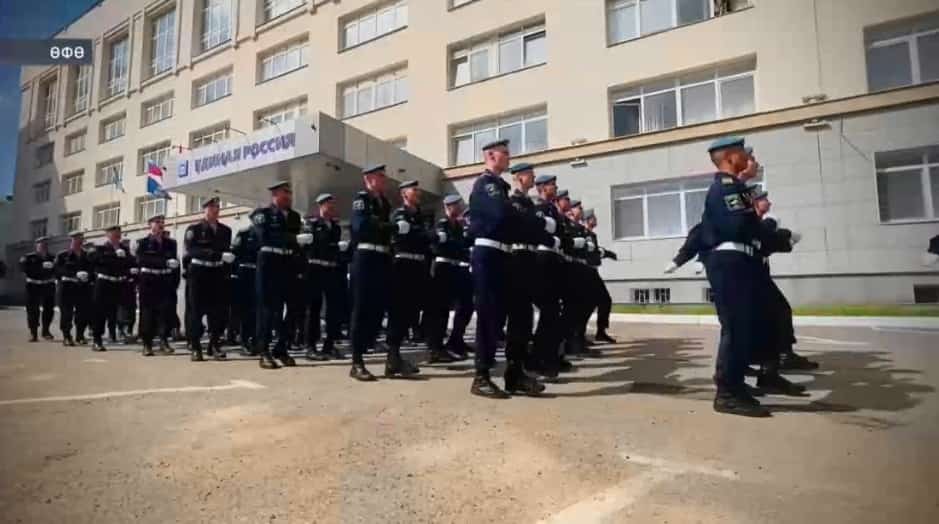 Парад маршында беренсе урын яулаған Өфө кадет корпусы кадеттары бүләкләнде