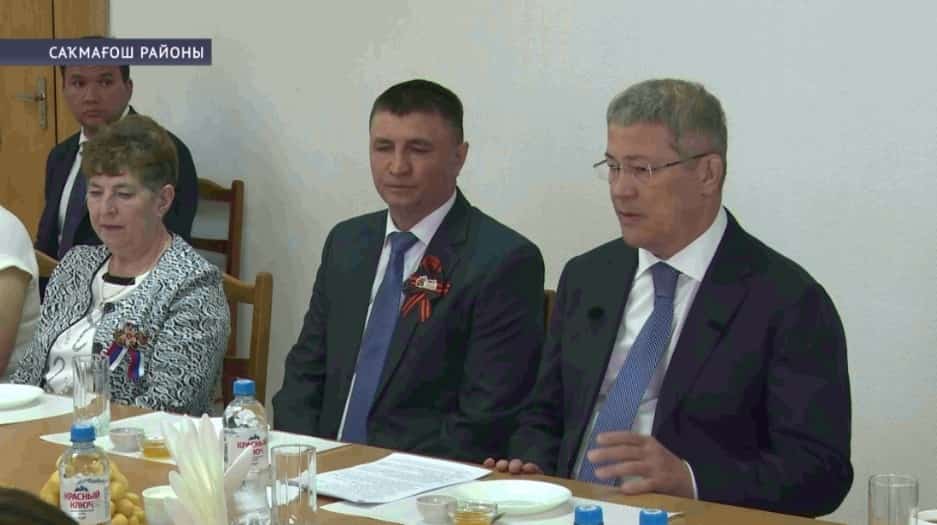 Радий Хәбиров МХО яугирҙарының ғаиләләренә Шайморатов орденын тапшырҙы