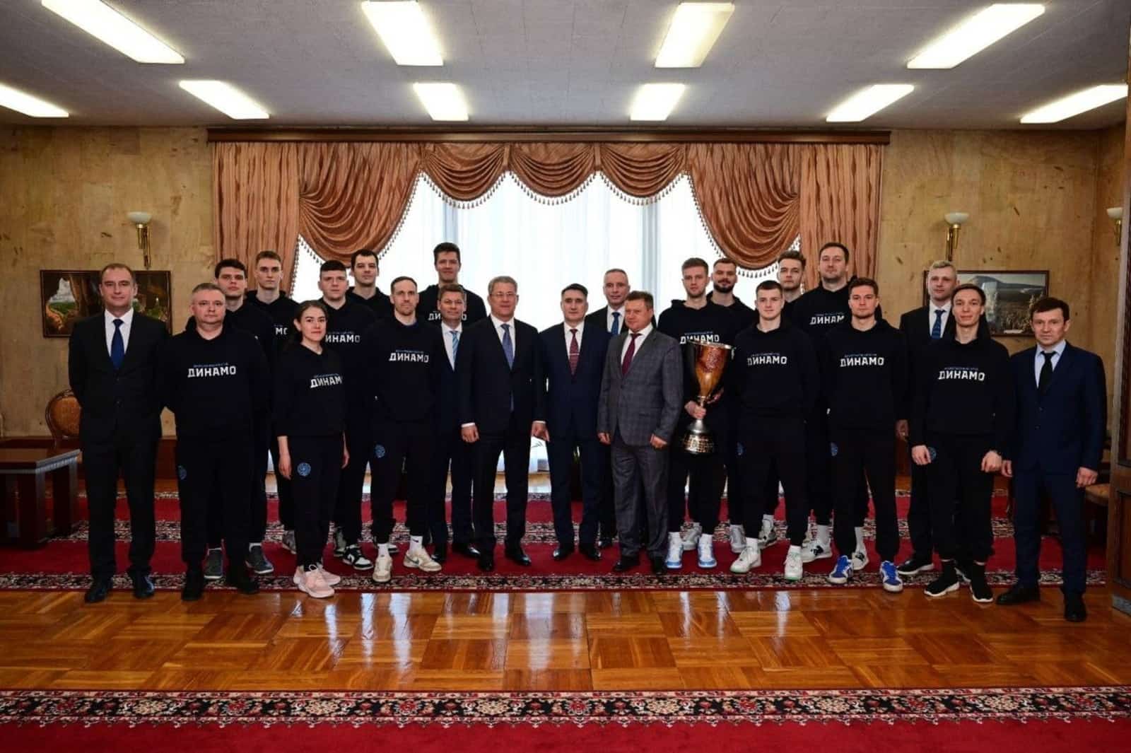 Радий Хәбиров Өфөнөң "Динамо" баскетбол клубы уңыштарын баһаланы