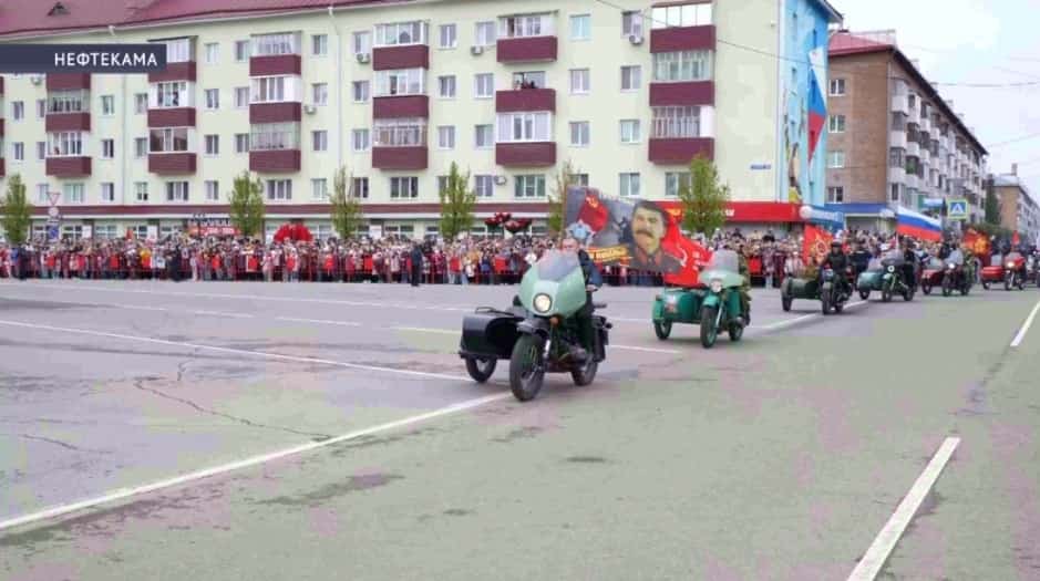 Бөйөк Еңеү уңайынан тантаналы саралар республиканың төрлө район-ҡалаларында гөрләне