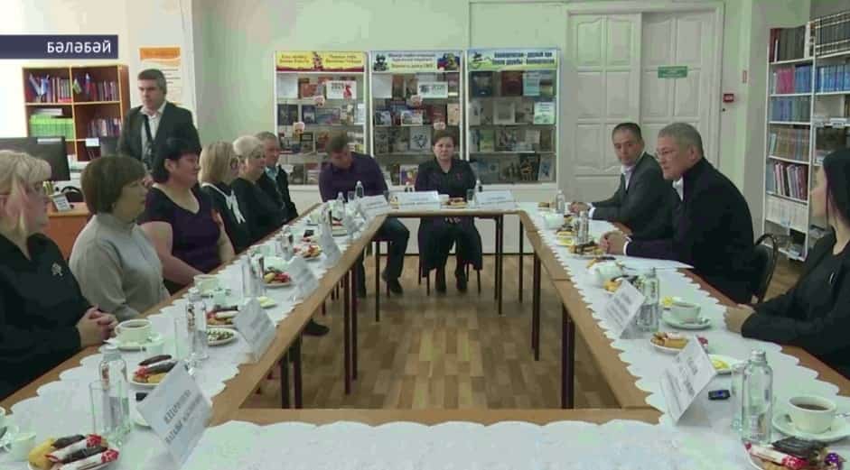 Радий Хәбиров Бәләбәйҙә МХО-ла һәләк булған хәрби хеҙмәткәрҙәрҙең ғаиләләре менән осрашты