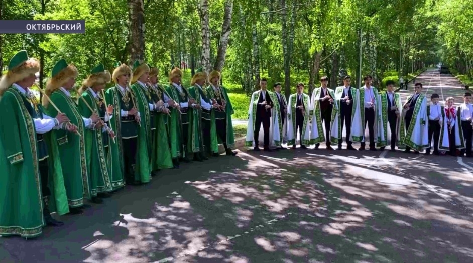 Октябрьскийҙа Ҡурайсылар Аллеяһы яңы үҫентеләр менән тулыланды