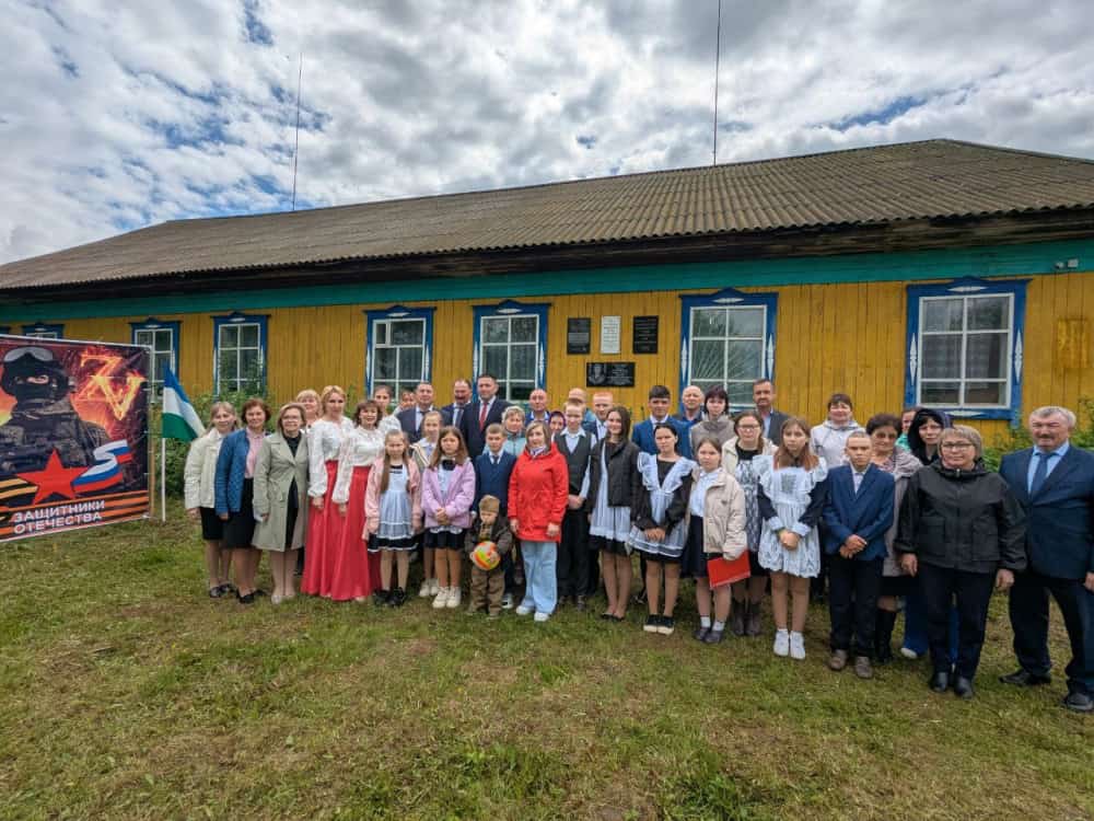 Балтас районы Асауҙы ауылында Радмир Ғәлиев иҫтәлегенә таҡтаташ асылды