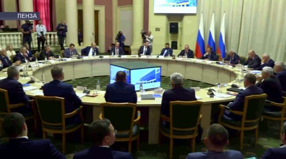 Константин Толкачев Пензала үткән Волга буйы федераль округы парламентарийҙары советында ҡатнашты