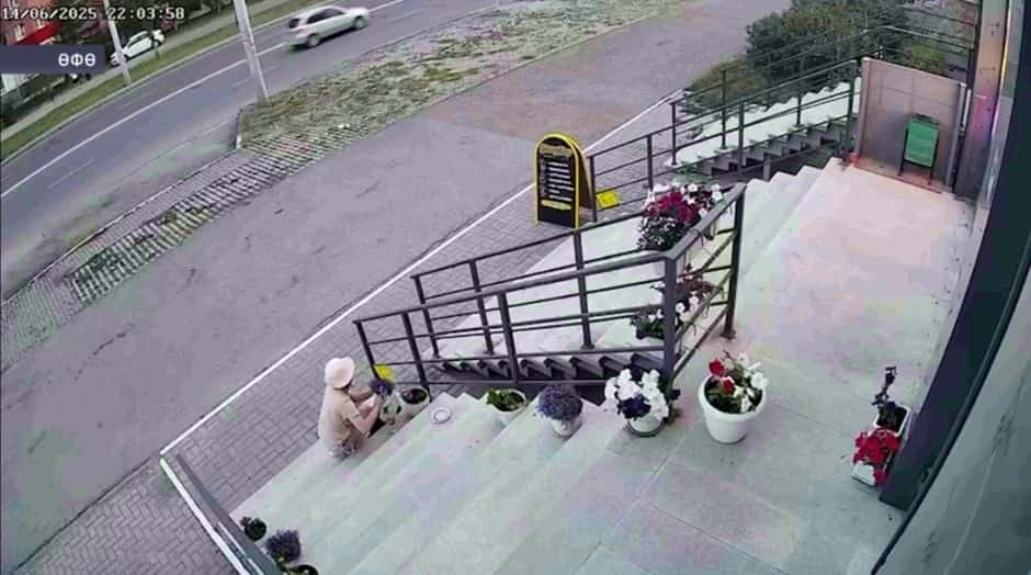 Сипайлов биҫтәһендә магазин алдындағы сәскәләрҙе урлау осрағы ҡабатлана