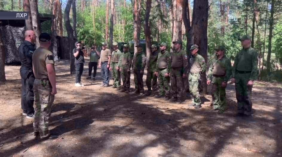 Алғы һыҙыҡтағы бер төркөм яугирҙар Миңлеғәле Шайморатов миҙалы менән бүләкләнде