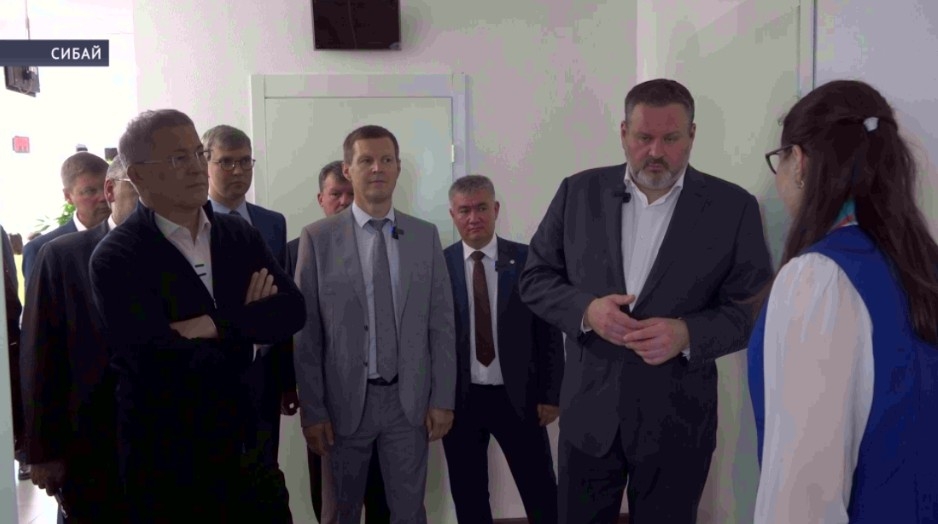 Радий Хәбиров һәм Антон Котяков Сибайҙа мәшғүллек үҙәге менән танышты