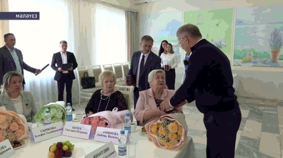 Радий Хәбиров Мәләүездә махсус хәрби операцияла һәләк булған яугирҙарҙың ғаиләләре менән осрашты