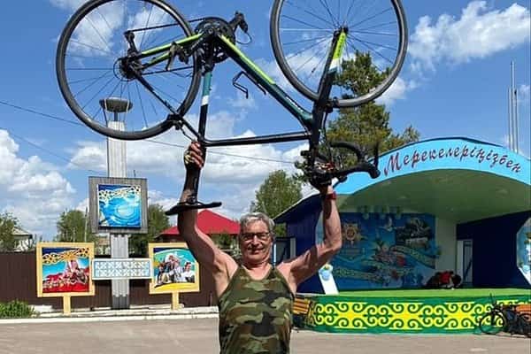 Өфөнән 70 йәшлек Александр Коренецкий Ҡаҙағстанға юл тотто