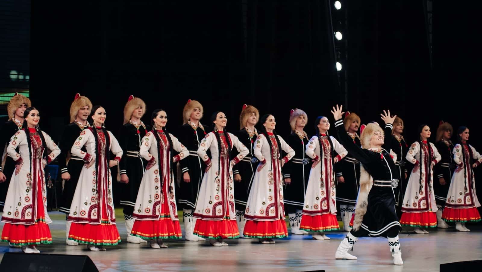 Өфөлә Фәйзи Ғәскәров исемендәге бейеү ансамблдәре конкурсы үтә
