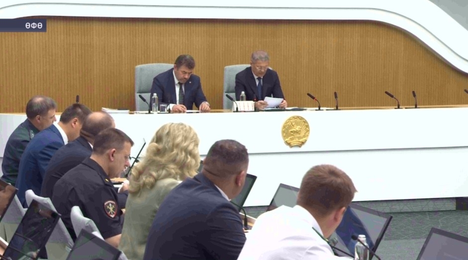 Радий Хәбиров Олег Казанов менән ведомство-ара комиссия ултырышын үткәрҙе