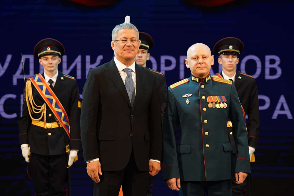 Радий Хәбиров Тәфтиш органдары хеҙмәткәрҙәрен һөнәри байрамы менән ҡотланы
